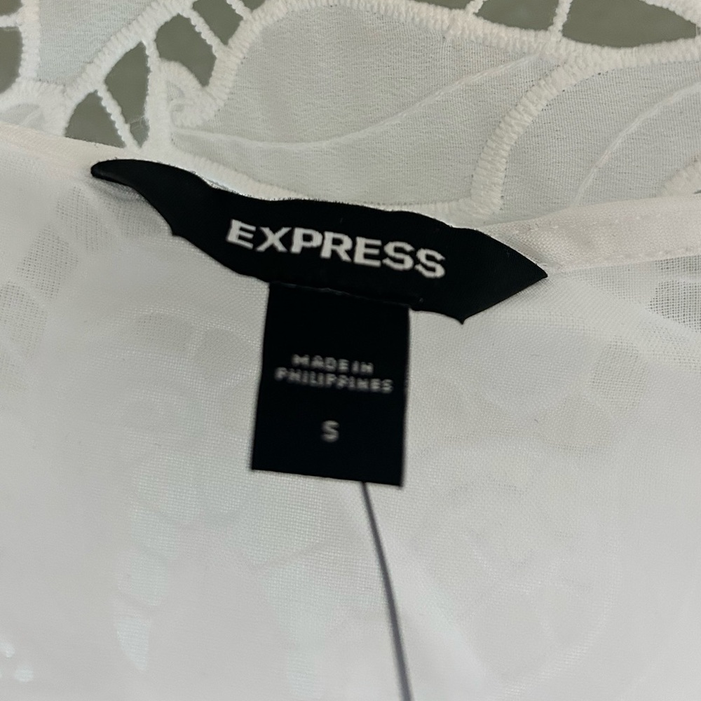 Express Embroidered Crochet Top Size Small NWT - Picture 5 of 7